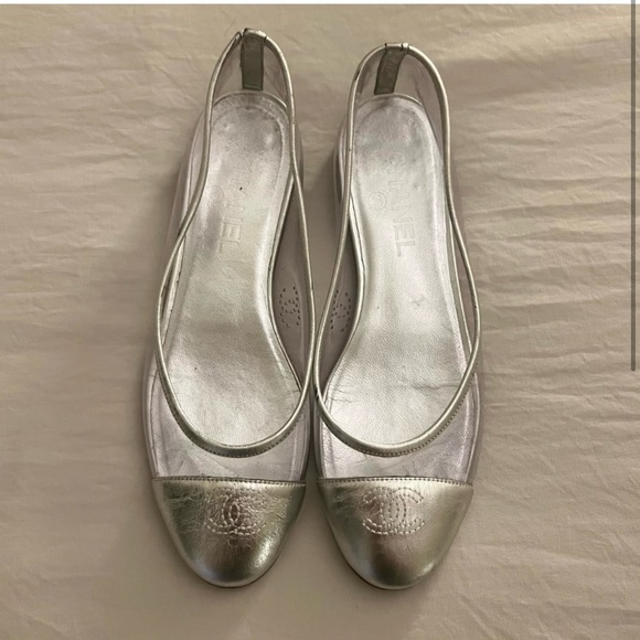 CHANEL METALLIC LEATHER AND VINYL BALLET FLATS - Picture 2 of 5